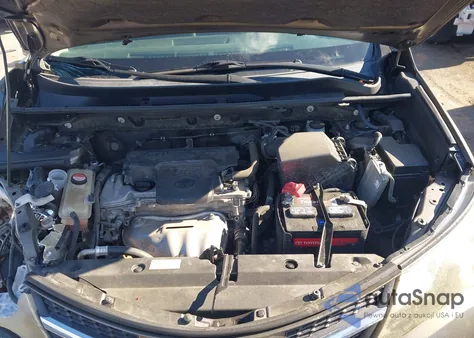 2015 Toyota Rav4 Xle z USA, uszkodzony, nr VIN JTMRFREV4FD164013